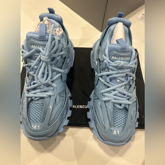 Designer Sneaker - Picture 1 of 8